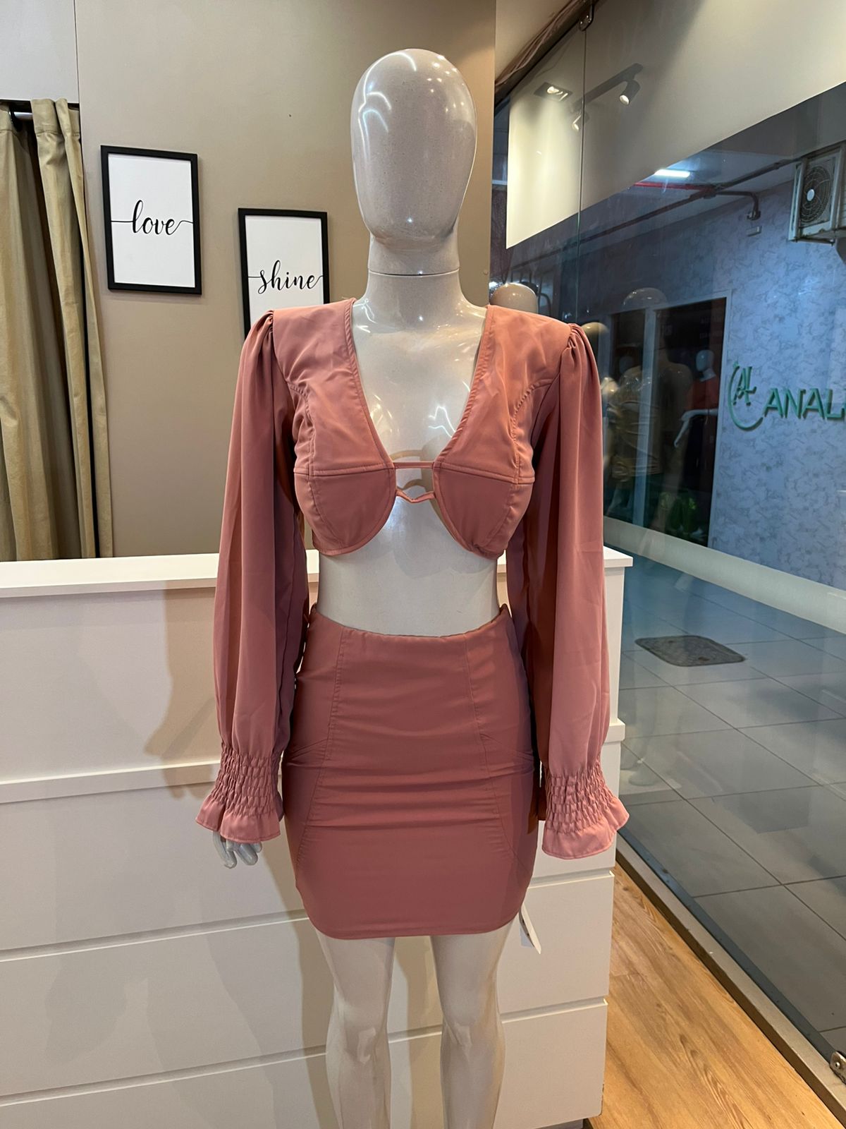 Conjunto Cropped e Saia Curta