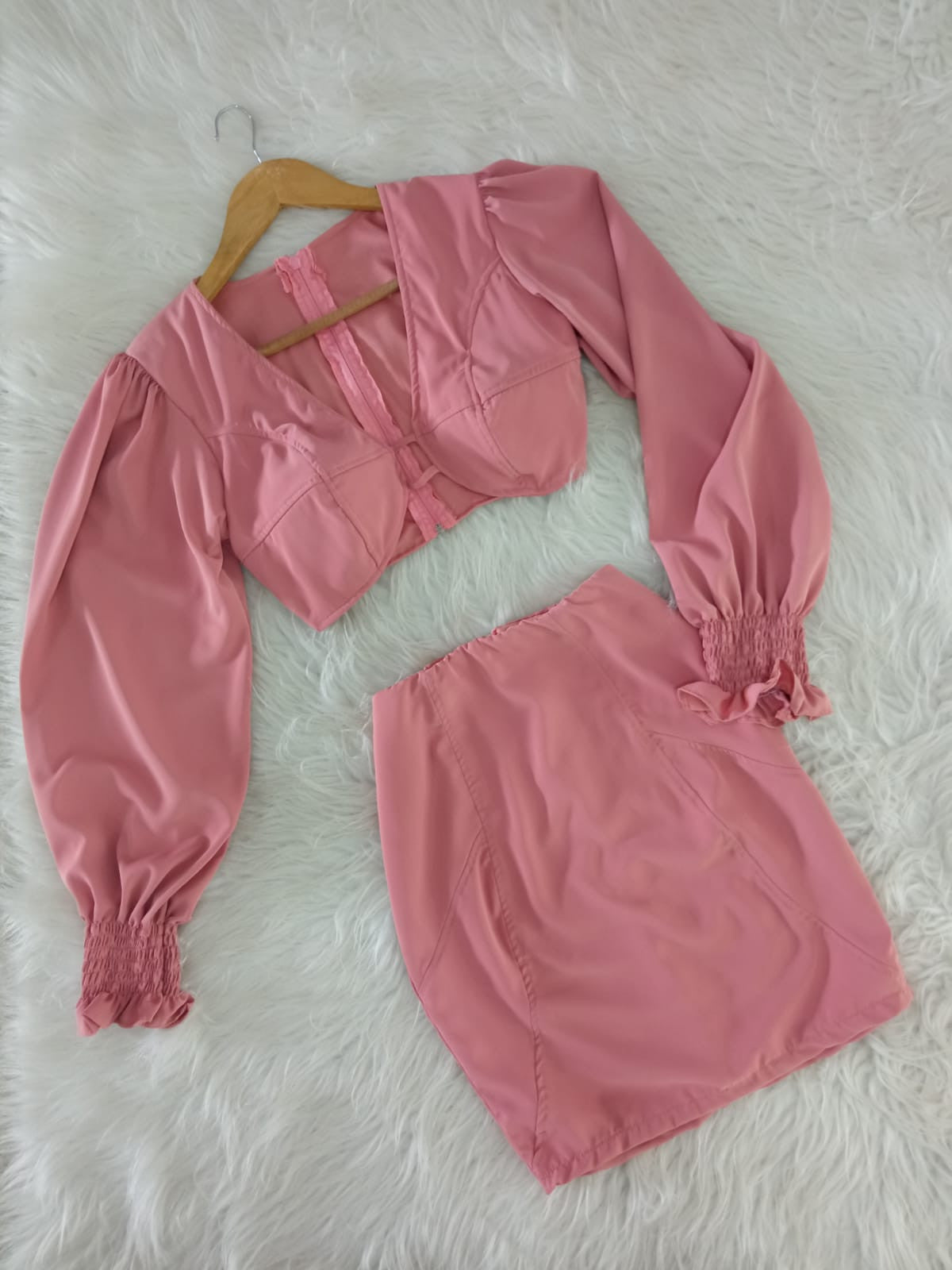 Conjunto Cropped e Saia Curta