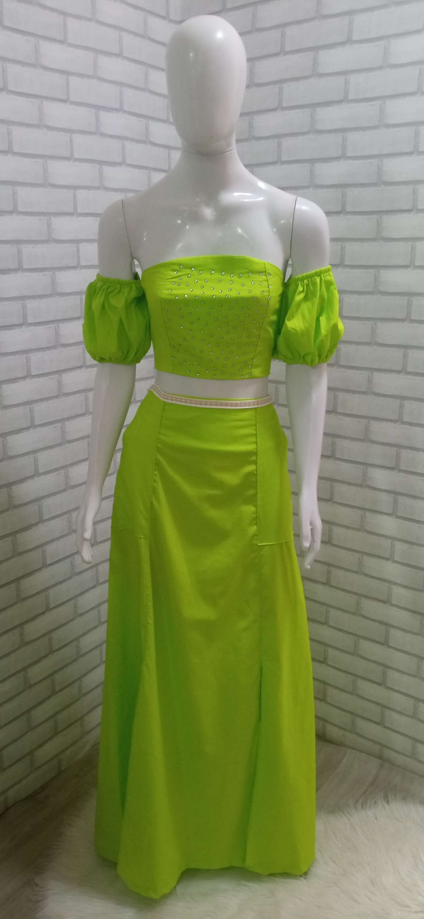 Conjunto Cropped e Saia Longa*