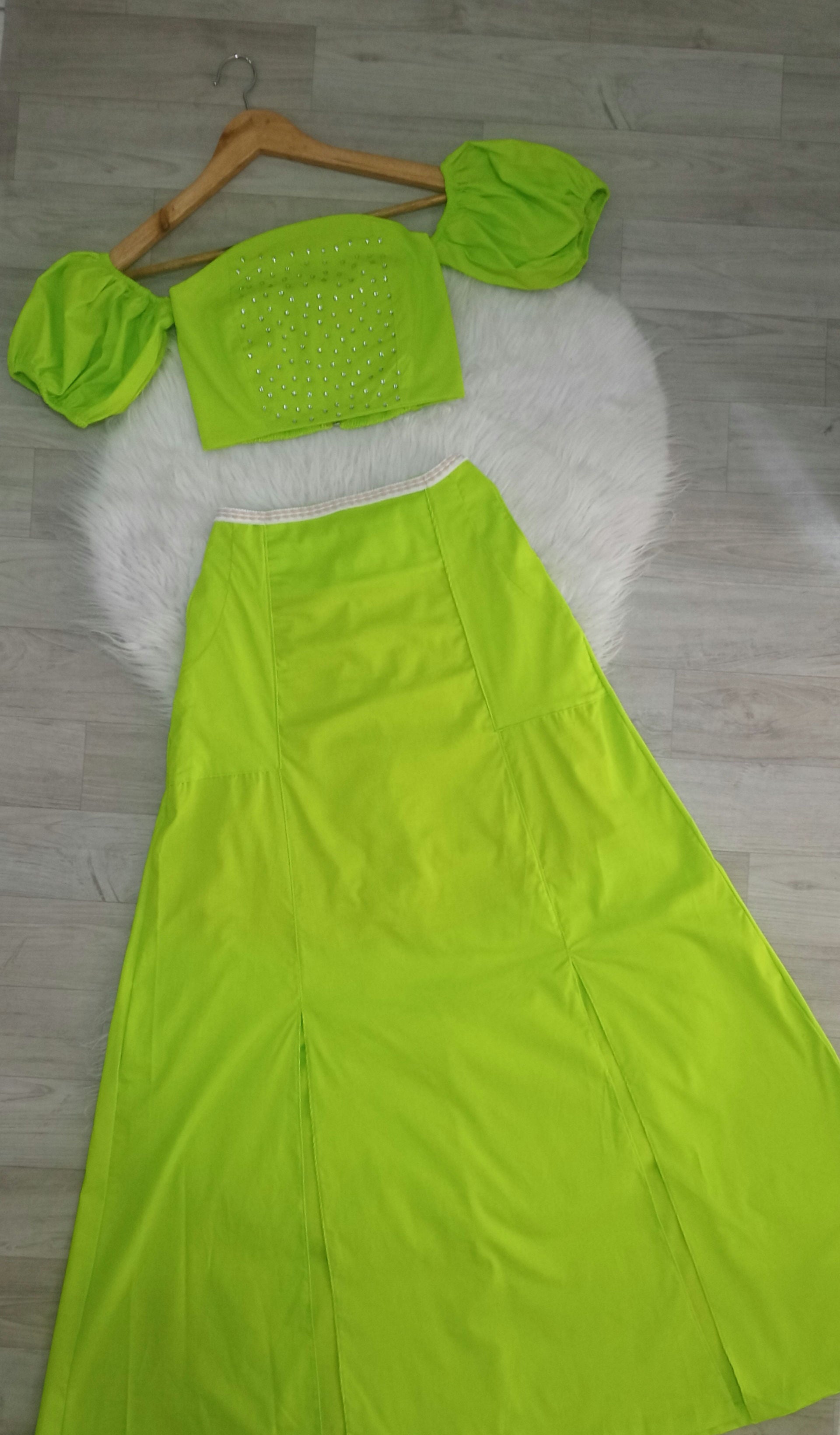 Conjunto Cropped e Saia Longa*